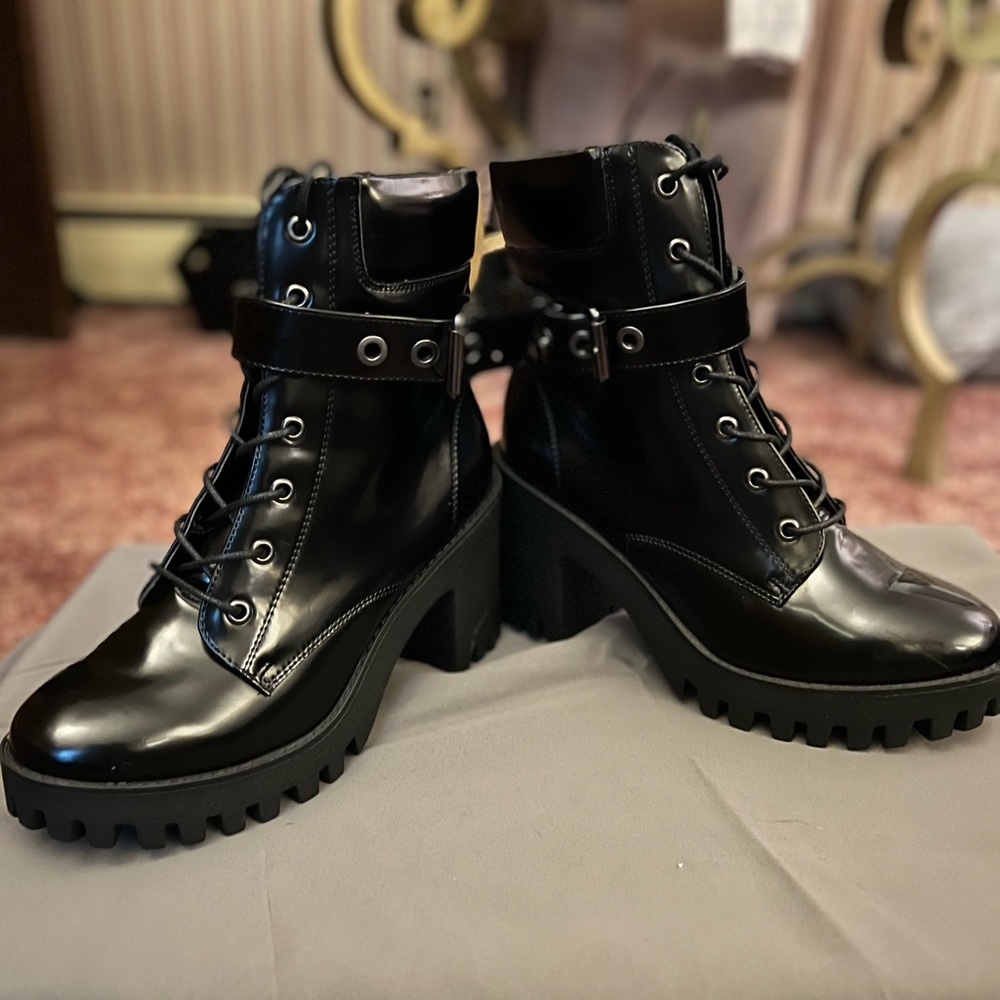 Combat boots